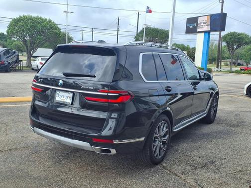 Black Sapphire Metallic 2025 BMW X7 xDrive40i