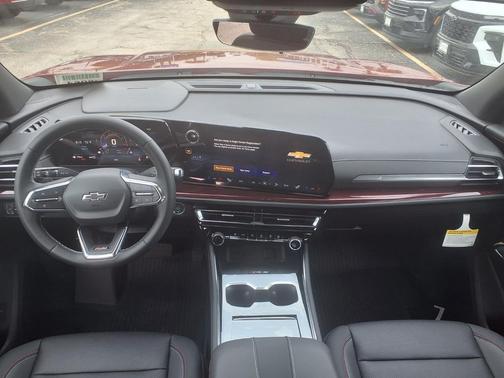 Radiant Red Tintcoat 2026 Chevrolet Traverse AWD Z71