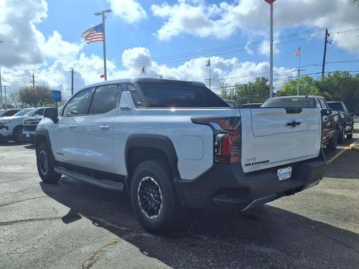 Polar White Tricoat 2026 Chevrolet Silverado EV Trail Boss - Max Range 4WD
