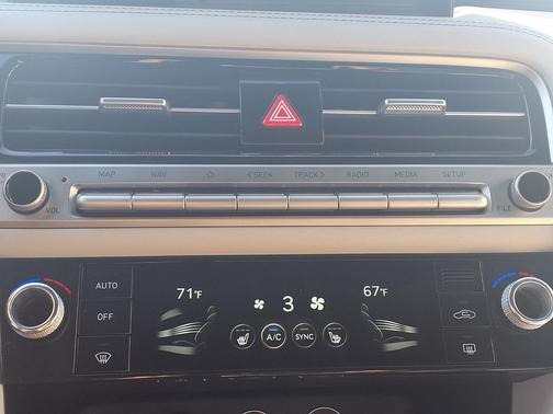 2025 Genesis G70 2.5T RWD