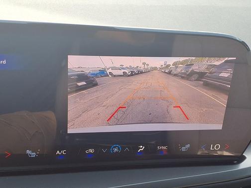 Summit White 2026 Chevrolet Traverse LT