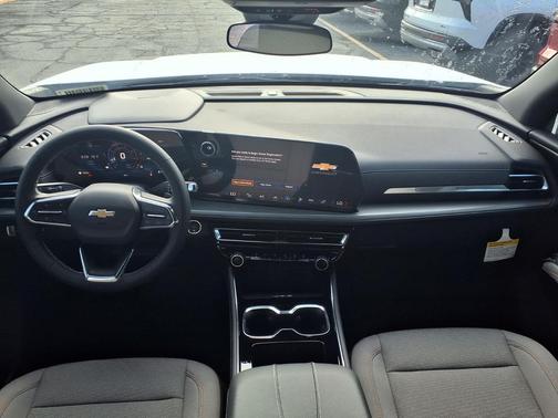 Summit White 2026 Chevrolet Traverse LT