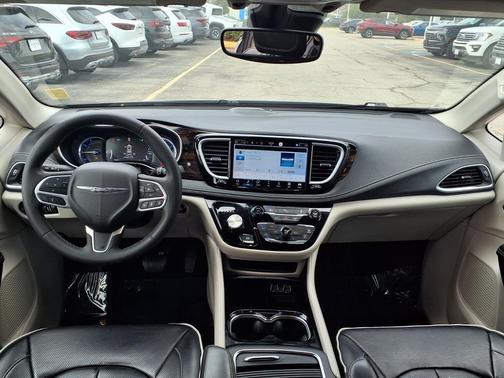 2023 Chrysler Pacifica Hybrid Limited