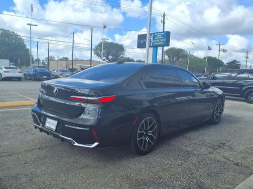 Black Sapphire Metallic 2025 BMW 740 740i
