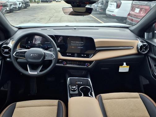 Polar White Tricoat 2026 Chevrolet Equinox FWD ACTIV