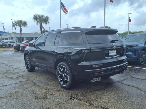 Mosaic Black Metallic 2026 Chevrolet Traverse High Country