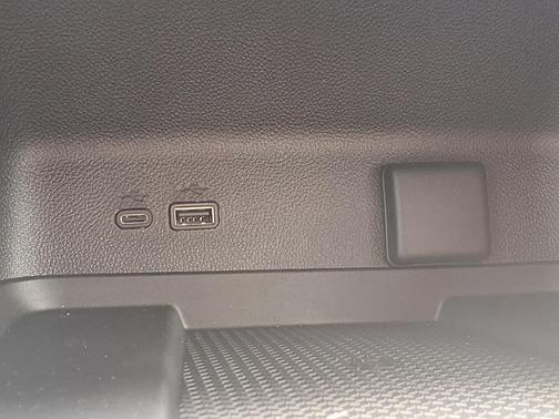 Polar White Tricoat 2026 Chevrolet Traverse AWD Z71