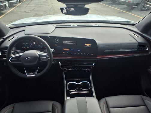 Polar White Tricoat 2026 Chevrolet Traverse AWD Z71