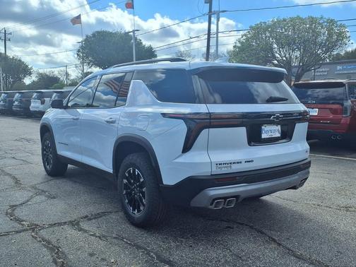Polar White Tricoat 2026 Chevrolet Traverse AWD Z71