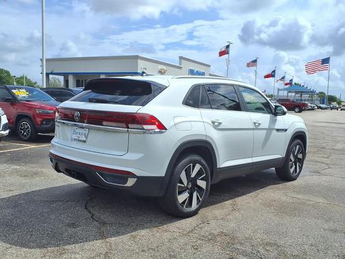 2025 Volkswagen Atlas Cross Sport 2.0T SE w/Technology