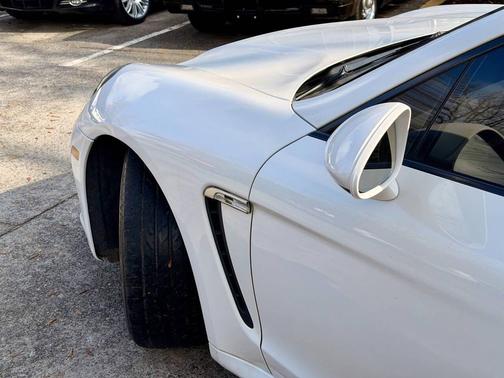 2011 Porsche Panamera 4