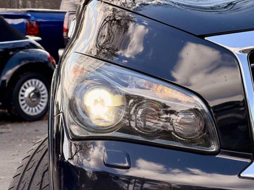 2011 INFINITI QX56 Base