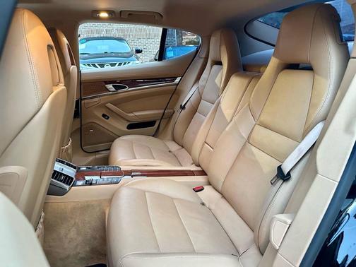 2014 Porsche Panamera 4