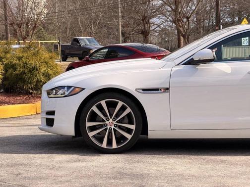 2017 Jaguar XE 25t Prestige