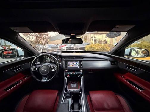 2016 Jaguar XF 35t R-Sport