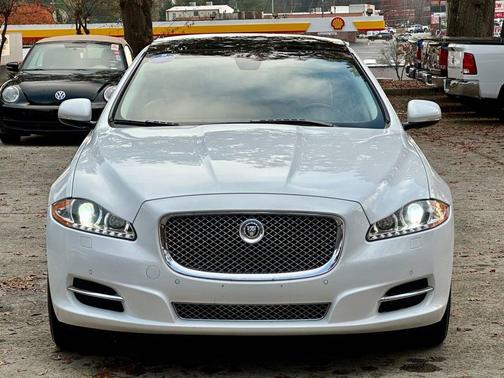 2012 Jaguar XJ Base