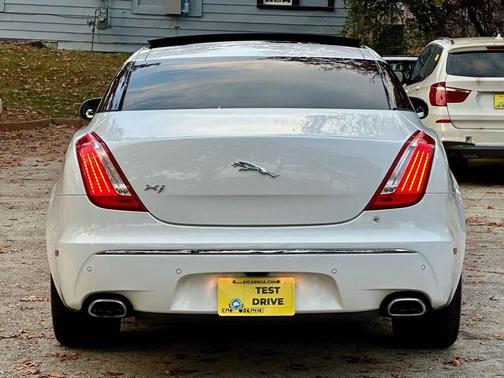 2012 Jaguar XJ Base