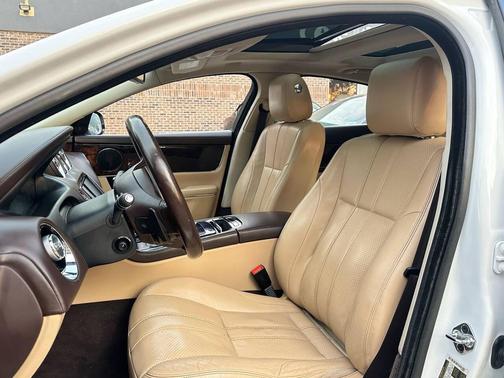 2012 Jaguar XJ Base