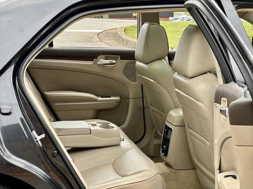 2011 Chrysler 300C Base