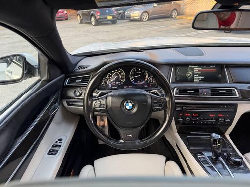 2013 BMW 750 i