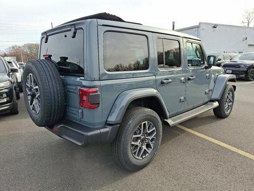 2026 Jeep Wrangler 4-Door Sahara 4x4