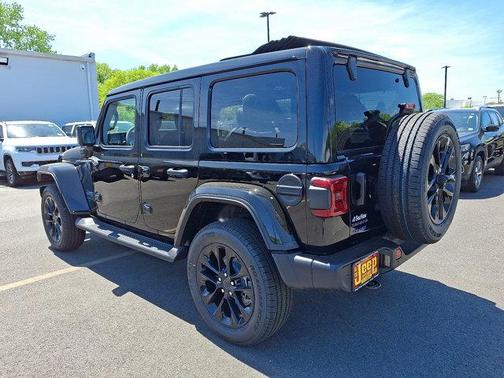 2025 Jeep Wrangler 4xe Sahara