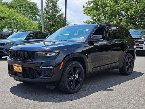 Diamond Black Crystal Pearlcoat 2023 Jeep Grand Cherokee Limited