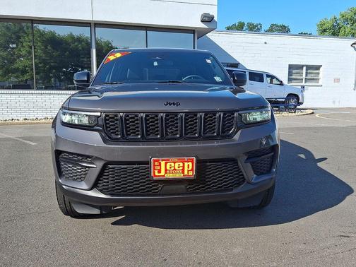 Baltic Gray Metallic Clearcoat 2023 Jeep Grand Cherokee Altitude