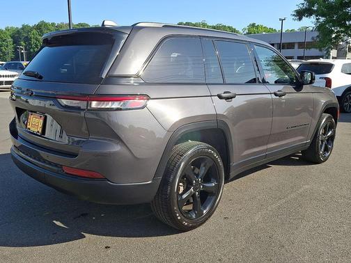 Baltic Gray Metallic Clearcoat 2023 Jeep Grand Cherokee Altitude