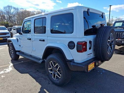 2025 Jeep Wrangler 4-Door Sahara 4x4