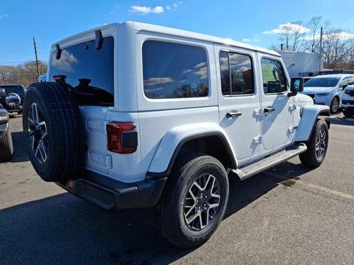 2025 Jeep Wrangler 4-Door Sahara 4x4