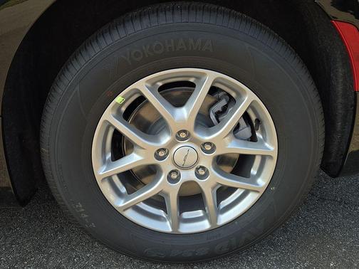 diamond black crystal pearlcoat 2027 Chrysler Pacifica L
