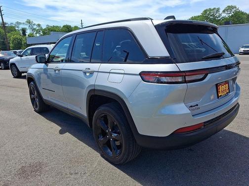 Silver Zynith 2023 Jeep Grand Cherokee Altitude
