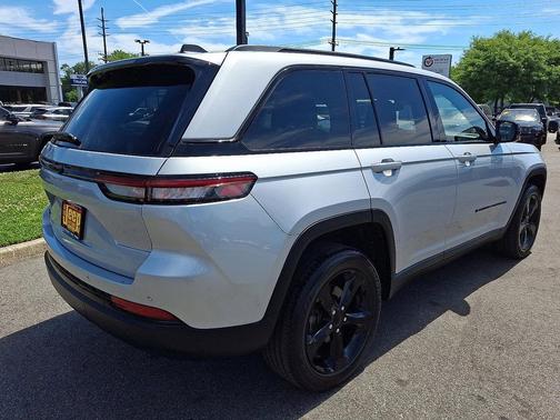 Silver Zynith 2023 Jeep Grand Cherokee Altitude