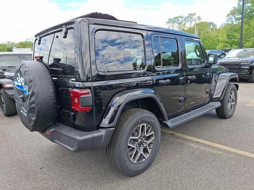 2025 Jeep Wrangler 4-Door Sahara 4x4