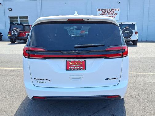 Bright White Clearcoat 2022 Chrysler Pacifica Hybrid Touring L