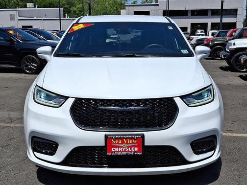 Bright White Clearcoat 2022 Chrysler Pacifica Hybrid Touring L