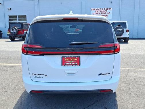 Bright White Clearcoat 2022 Chrysler Pacifica Hybrid Touring L