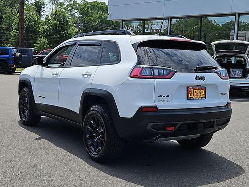 Bright White Clearcoat 2022 Jeep Cherokee Trailhawk