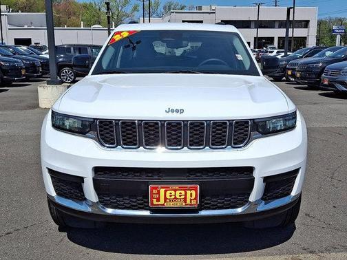 Bright White Clearcoat 2023 Jeep Grand Cherokee L Laredo