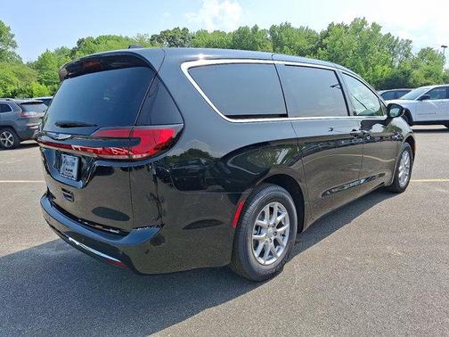 2025 Chrysler Pacifica L