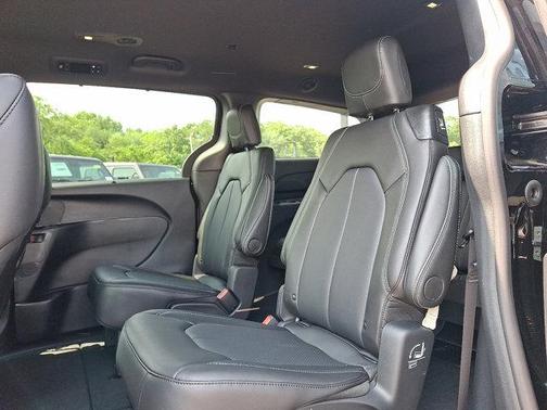 2025 Chrysler Pacifica L