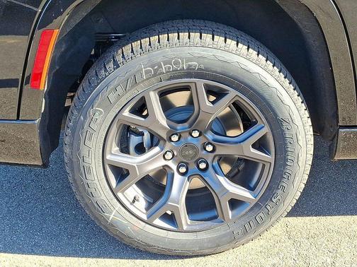 High Gloss Black 2026 Jeep Grand Wagoneer L Limited Altitude 4x4