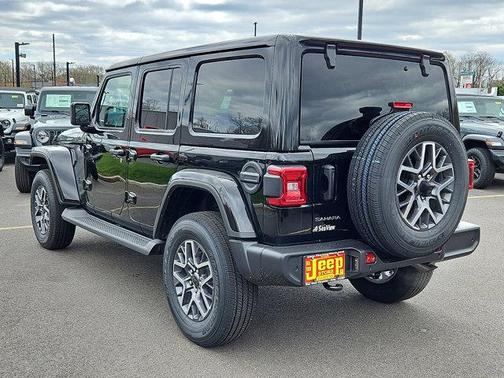 2025 Jeep Wrangler 4-Door Sahara 4x4