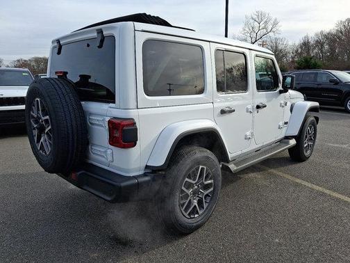 2026 Jeep Wrangler 4-Door Sahara 4x4