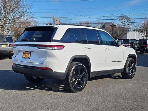 2022 Jeep Grand Cherokee Altitude