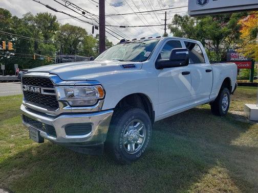 2024 RAM 2500 Tradesman Crew Cab 4x4 6'4' Box