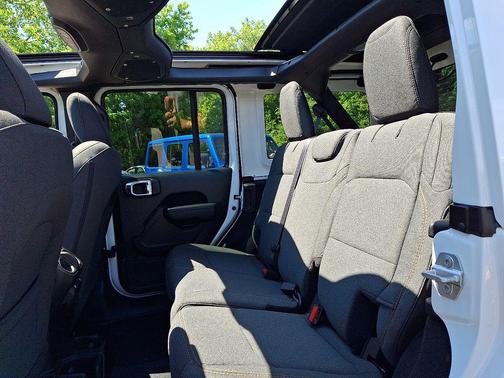 Bright White Clearcoat 2026 Jeep Wrangler Willys