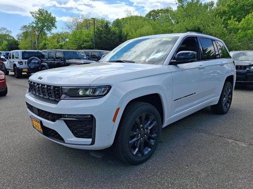 Bright White Clearcoat 2026 Jeep Grand Cherokee Limited
