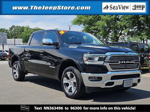 Diamond Black Crystal Pearlcoat 2022 RAM 1500 Laramie